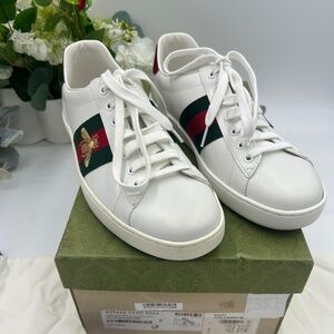 Men’s Gucci ace BEE embroidered leather sneakers size 8 fits nine US made Italy